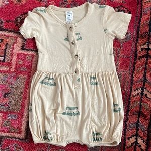 Kate Quinn belted bubble